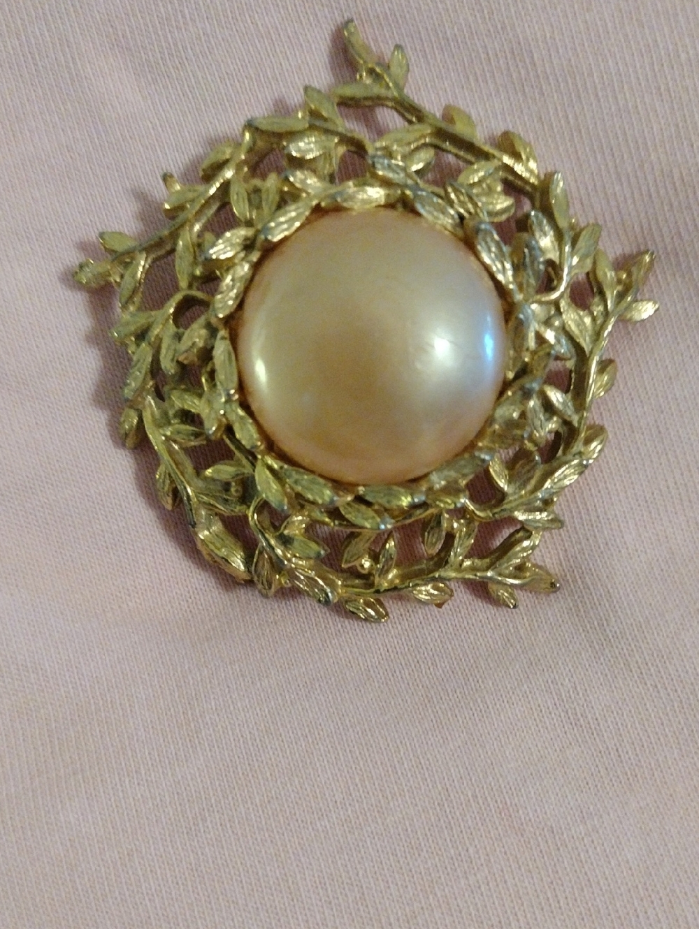 Vintage Source Unknown Gold-Tone Pearl Wreath Brooch